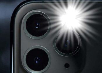 Đèn flash iPhone tự tắt