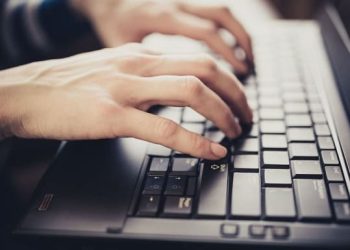 Bàn phím phản hồi chậm khi chơi game