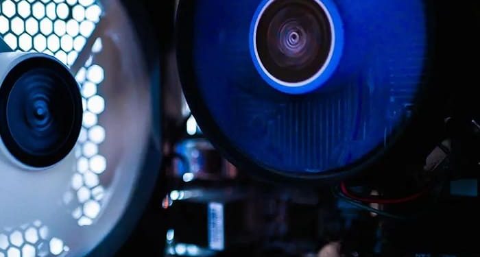 Quạt nguồn máy tính kêu to khi chơi game