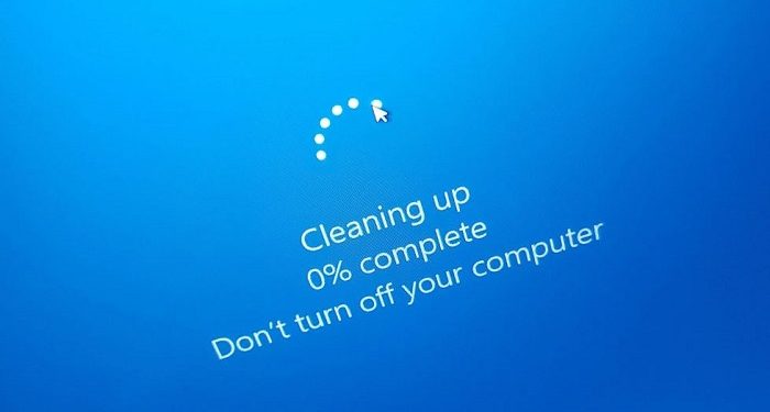 Máy tính hiện Cleaning Up