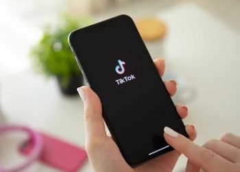 Đang xem TikTok bị tắt màn hình