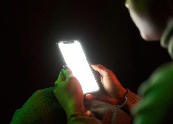 iPhone tự tăng độ sáng khi xem video