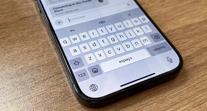 bàn phím iPhone bị chia đôi