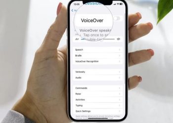 iPhone tự bật VoiceOver