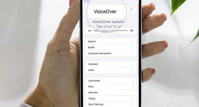 iPhone tự bật VoiceOver